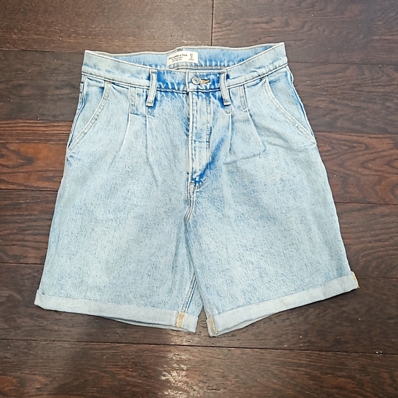 Jeans Short - Picture 1 of 3